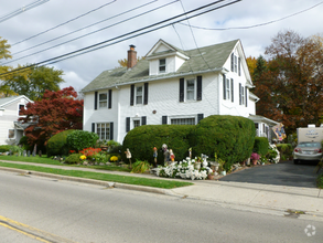 Building Photo - 35 Evans St