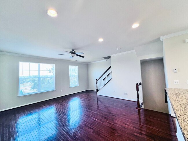 Building Photo - STAFFORD - 3 BEDROOM TOWNHOUSE - WOODSTREAM