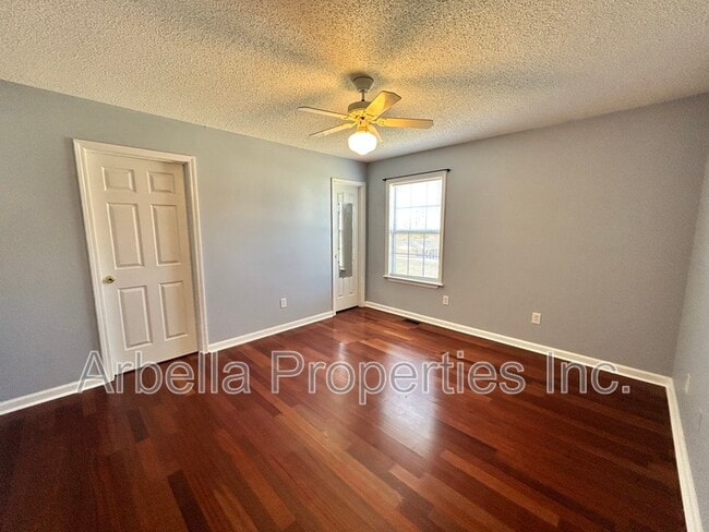 Building Photo - 104 St James Pl