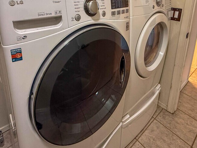 Building Photo - 3103 W Zachary Dr