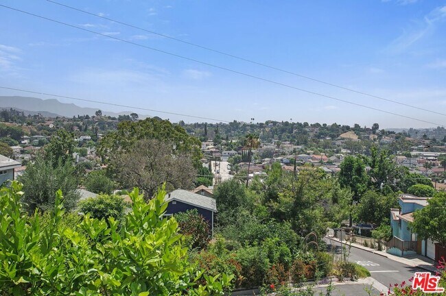 Building Photo - 3919 Wawona St