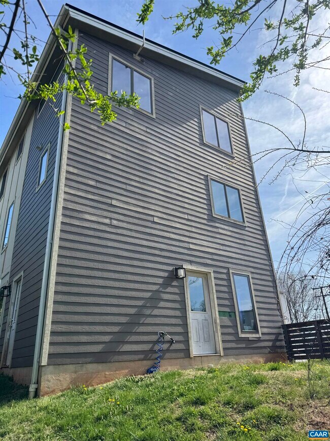 Building Photo - 1116 Altavista Ave