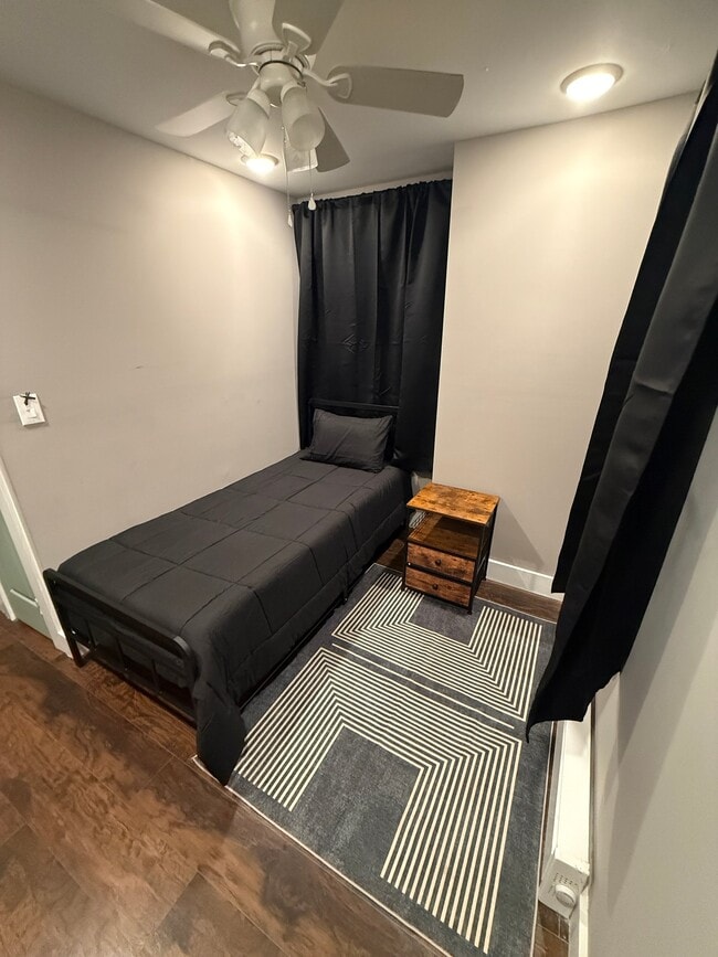 Building Photo - 5116 Master St