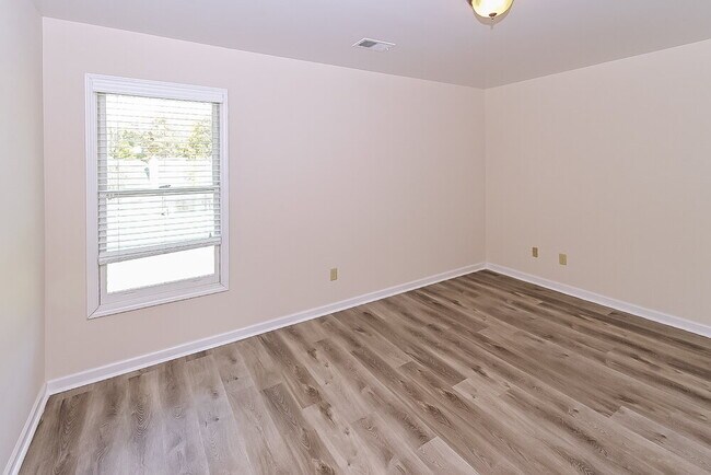Building Photo - 10338 Ivy Laurel Cove