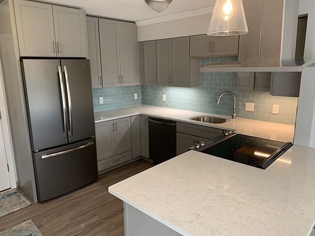 Building Photo - 63 Back Cove Est