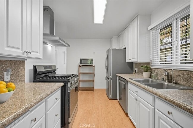Building Photo - 5210 Ventura Canyon Ave