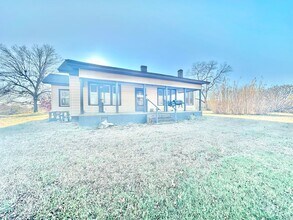 Building Photo - 243 Love St