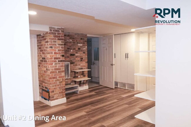 Building Photo - "Charming 2-Bed Duplex on Washington Blvd – Spacious 1421 Sq Ft with 2 Full Baths!"