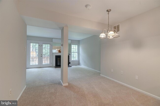 Building Photo - 2440 S Walter Reed Dr