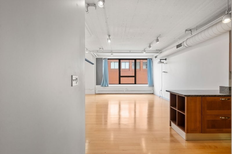 Building Photo - 210 South St