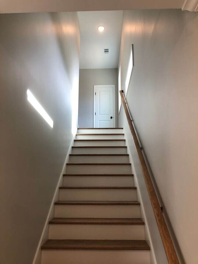 Building Photo - r368