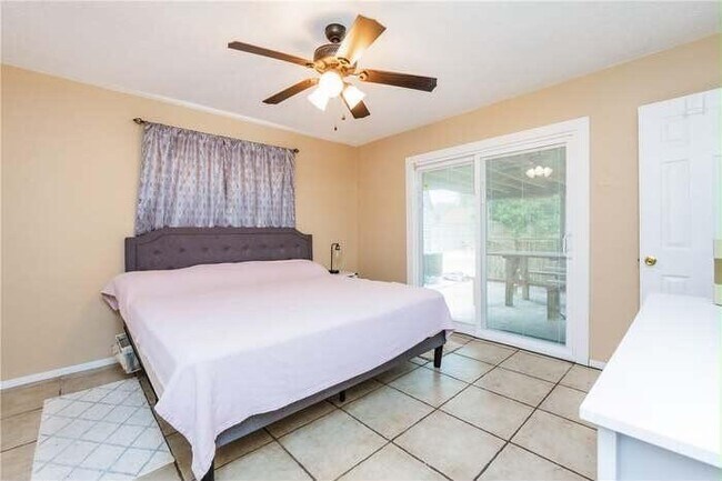 Building Photo - 3173 Baybrook Dr