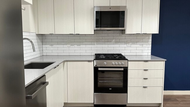 Building Photo - 1803 20th Ave