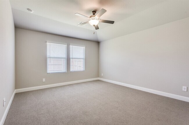 Building Photo - 800 Easthill Dr