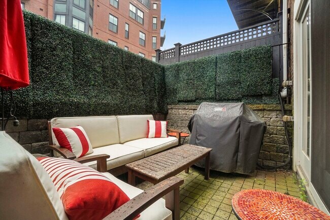 Building Photo - 16 Follen St