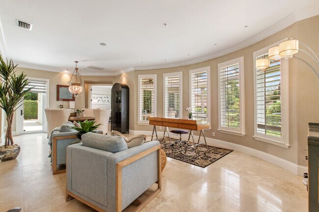 Building Photo - Luxury Rental Available