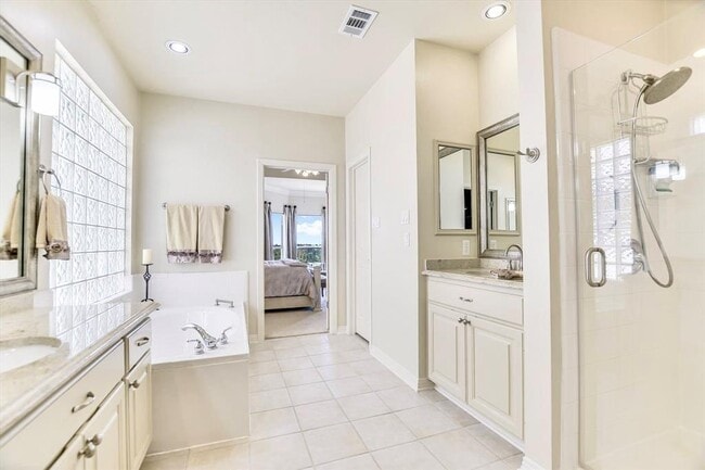 Building Photo - 4545 Golf Vista Dr