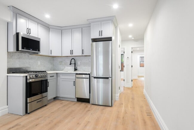 Building Photo - 612 Hancock St