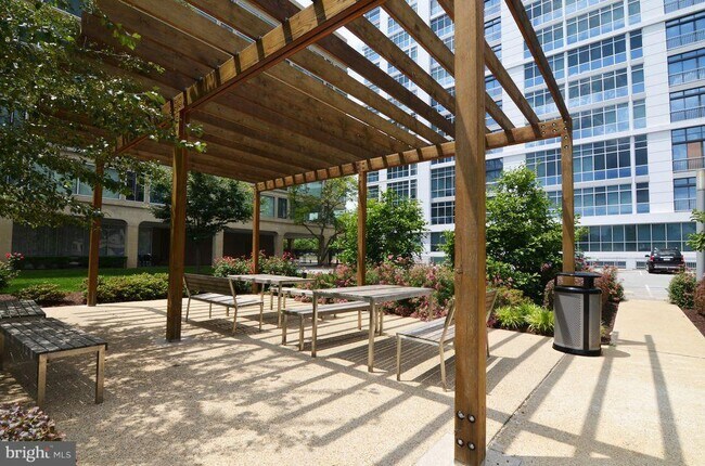 Building Photo - 1101 3rd St SW