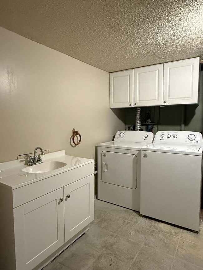 Building Photo - 3 bd / 1.5 bth Single Family Home in Quake...
