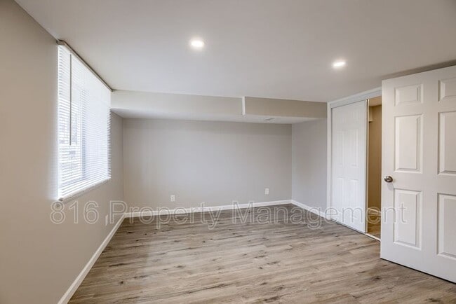 Building Photo - 1109 E Sea Ave