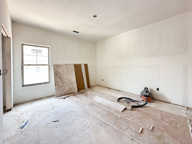 Building Photo - 4305 W Bronco Dr