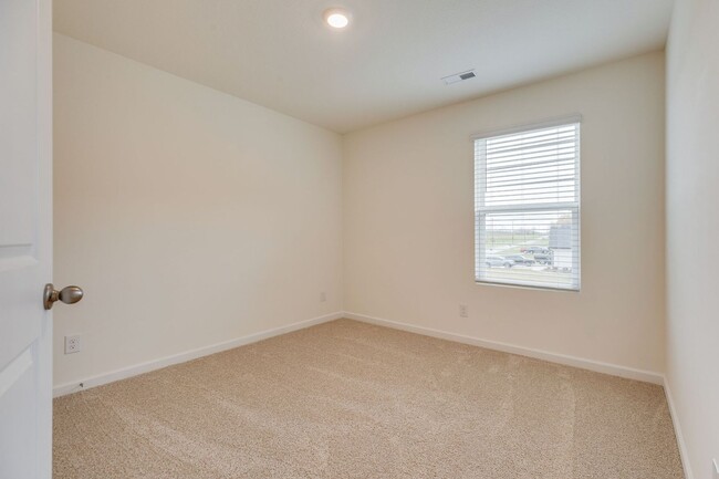 Building Photo - New 3BR Townhome in Saylor’s Place – Modern Finishes & Prime Jonesborough Location