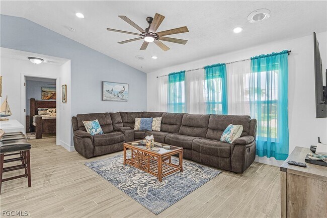 Building Photo - 428 SW 37th St