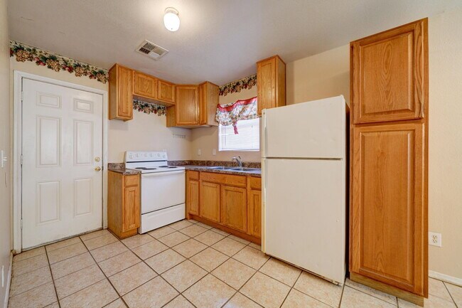 Building Photo - 102 Adams St