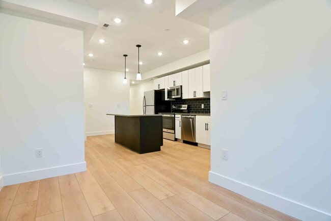 Building Photo - 2637 4th St NE