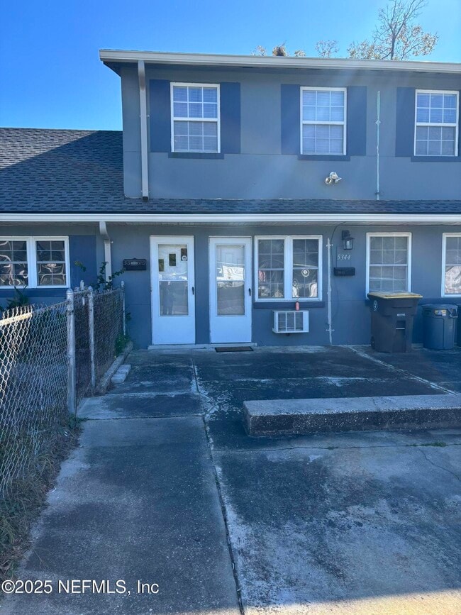 Primary Photo - 5340 Kingsbury St