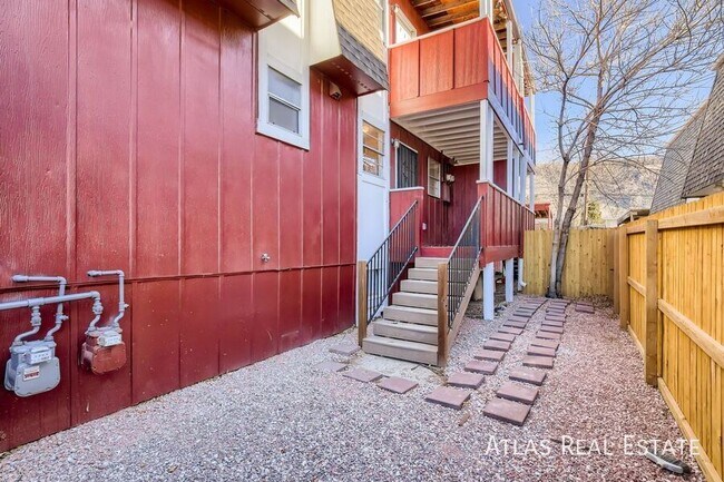 Building Photo - 331 N Columbine St