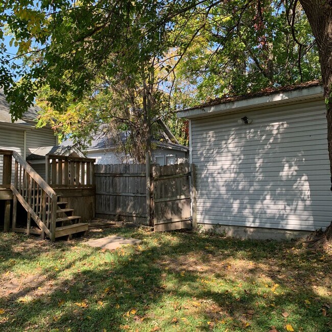 Building Photo - 3 Bedroom House for Rent