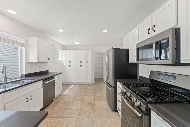 Building Photo - Spacious DuPont Home with A/C, Bonus Loft, Large Patio & Fully Fenced Yard!