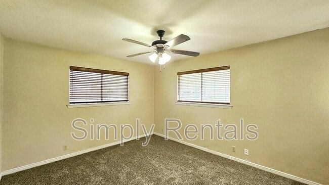 Building Photo - 2614 Tanglewood Dr