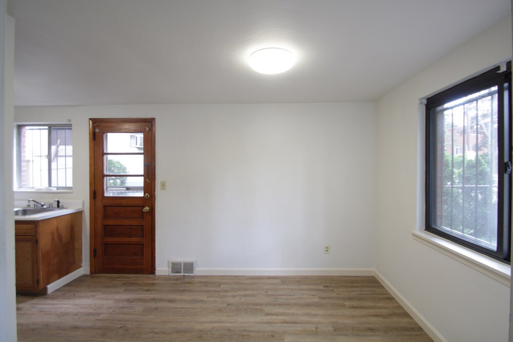 Building Photo - 421 Franklin Ave