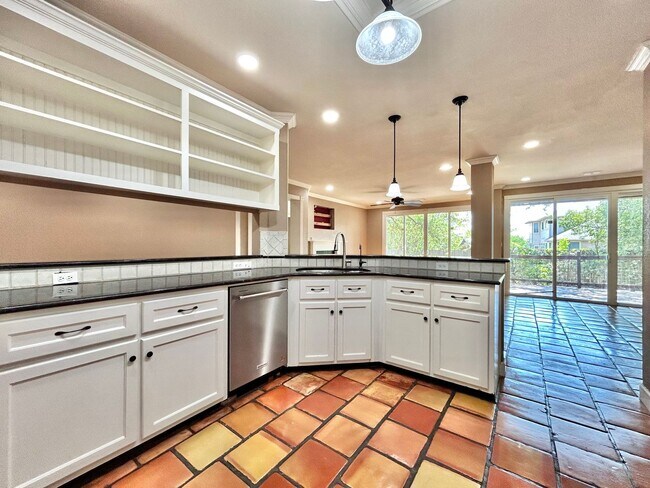 Building Photo - 4 Bed / 2 Bath Spacious One-Level Home with Large Backyard