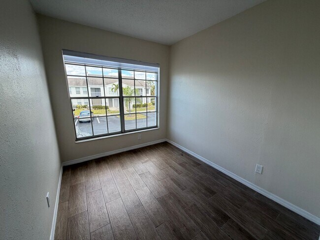 Building Photo - ANNUAL RENTAL - 2ND FLOOR 1 BED PLUS DEN/1 BATH CONDO IN GRANADA LAKES!