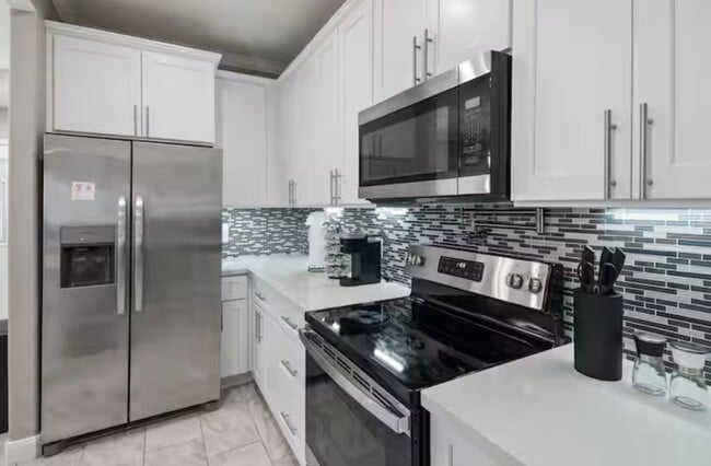 Building Photo - 5914 Southridge St