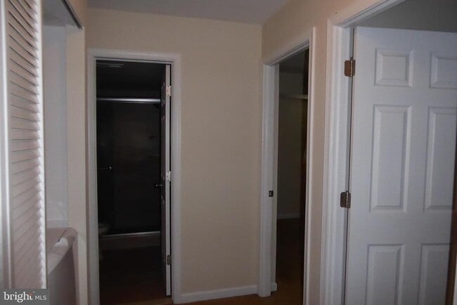 Building Photo - 3328 Johns Ct