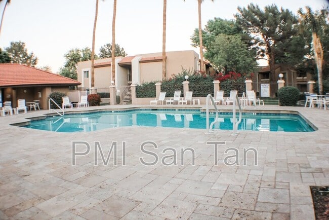 Building Photo - 2146 W Isabella Ave