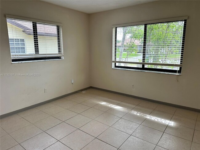 Building Photo - 5828 SW 117th Terrace