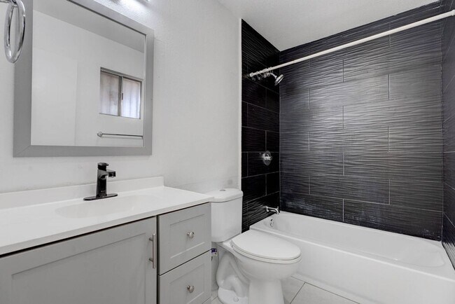 Building Photo - 5396 S Swenson St