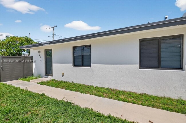 Building Photo - 2492 SW 44th St