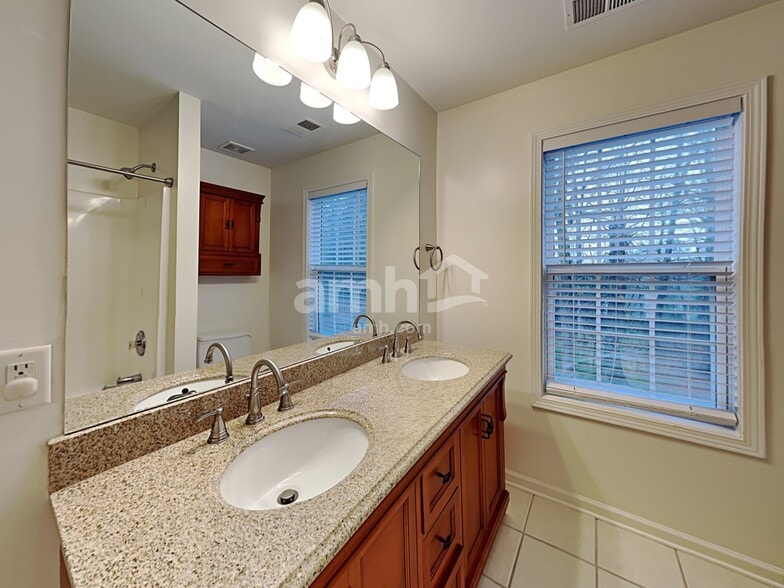 Building Photo - 17 Fairgreen Trace