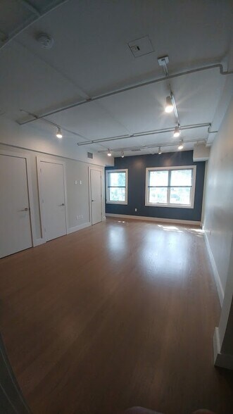 Building Photo - 396 Greenwich Ave