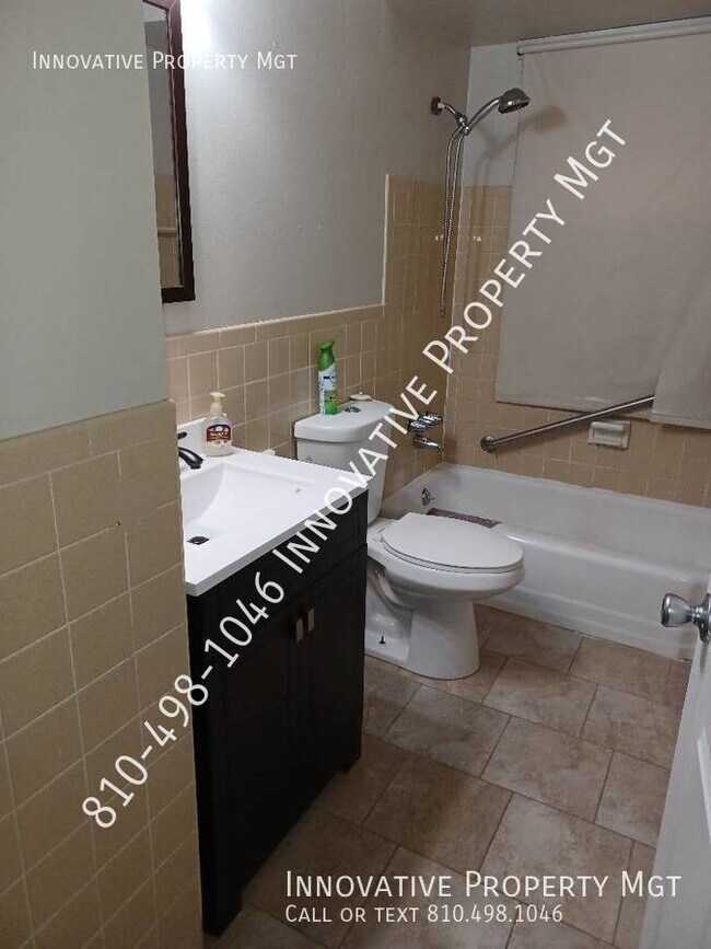 Building Photo - 3 bedroom 1 bath spacious home! newly reno...
