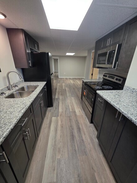 Building Photo - 1110 Pines Rd