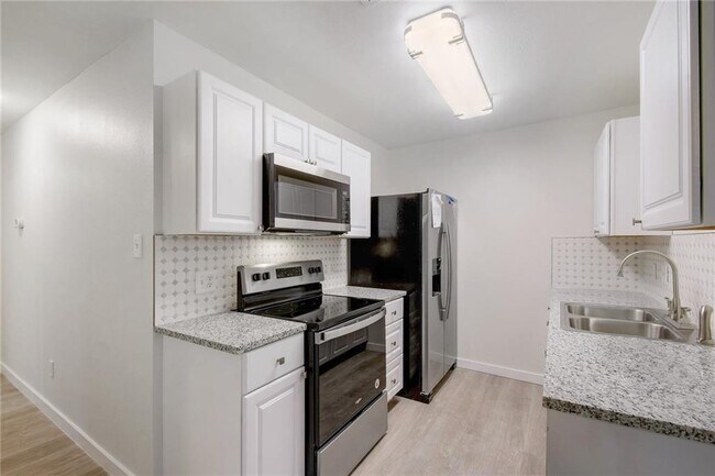 Building Photo - 15209 Sun-Bird Ln