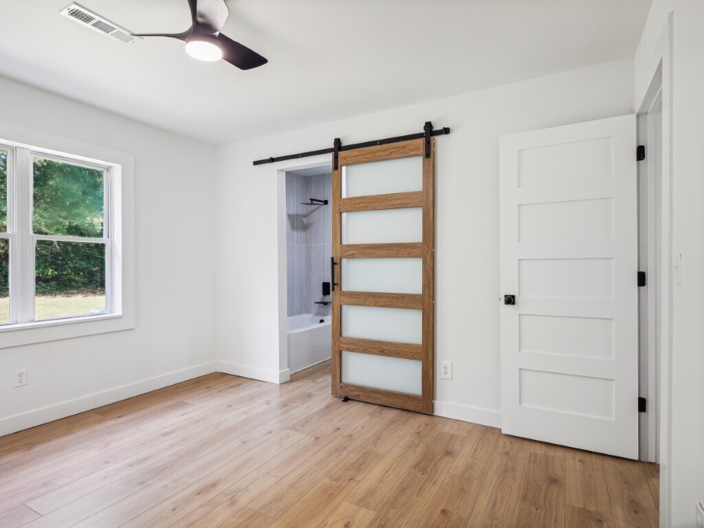 Building Photo - 310 Lilac Dr